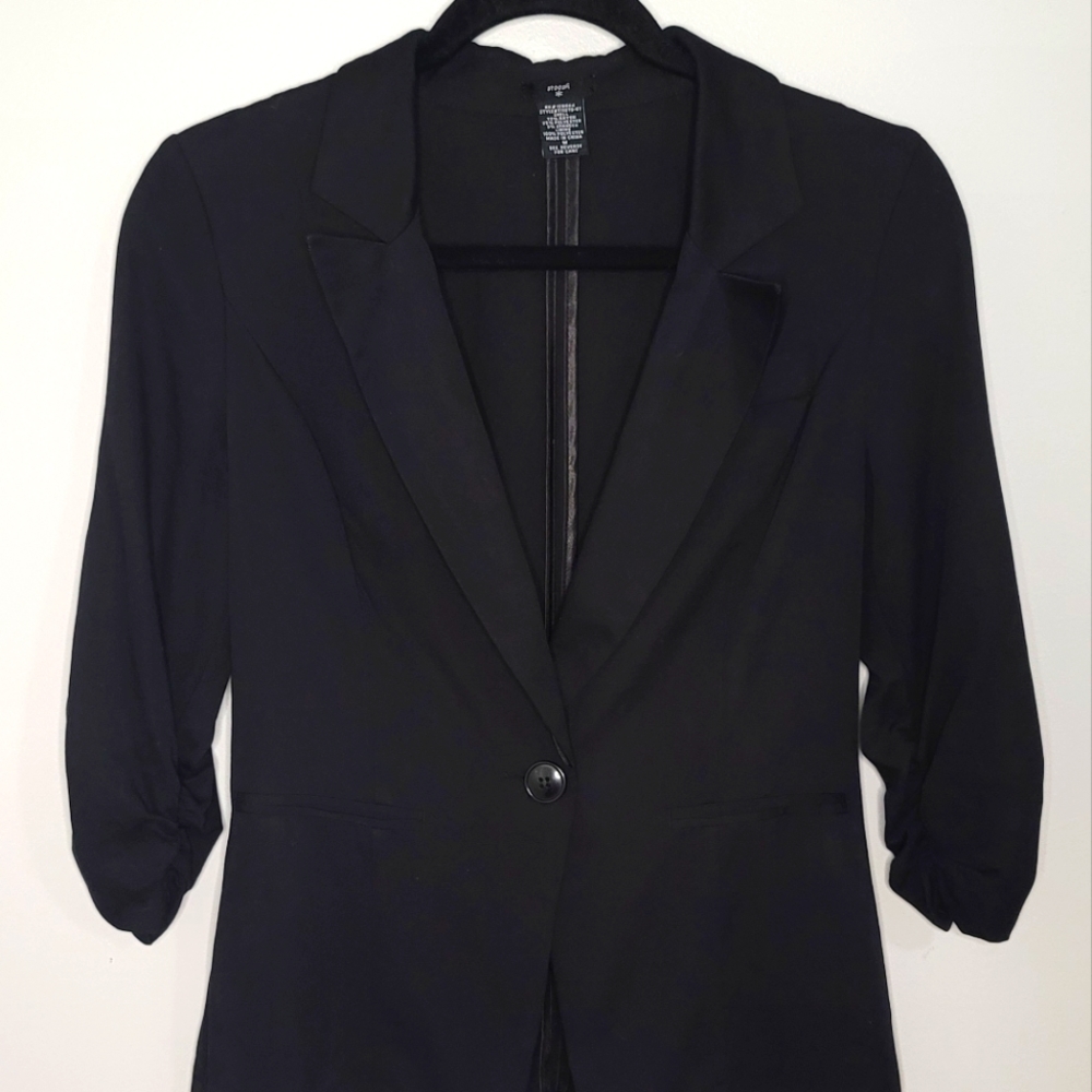 Black Woman's 3/4 Sleeve Blazer